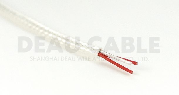 特點(diǎn)/用途：具有優(yōu)良的耐腐蝕性能，抗油、強(qiáng)酸、抗強(qiáng)堿、強(qiáng)氧化劑等；具有優(yōu)良的電絕緣性能、耐高電壓、高頻損耗小、不吸潮、絕緣電阻大；具有優(yōu)良的耐燃、耐老化性能、使用壽命長(zhǎng)。電子行業(yè)中，可用于溫度補(bǔ)償導(dǎo)線，耐低溫導(dǎo)線，高溫加熱導(dǎo)線，耐老化電線及阻燃電線；家用電器行業(yè)中，可用于空調(diào)機(jī)，微波爐，電子消毒柜，電飯堡，電子熱水瓶，電暖器，電烤箱，電炒鍋，燈具燈飾等的內(nèi)部布線。