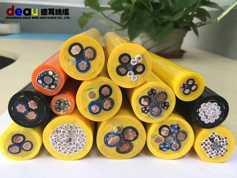 聚氨酯卷筒電纜、抗拉卷筒電纜電纜應(yīng)用：港口機械，盾構(gòu)機，斗輪機，取料機，堆料機，挖掘設(shè)備，大壩升降閘門及各類重型移動設(shè)備的電機驅(qū)動卷筒、彈簧控制卷筒、起升系統(tǒng)適合干燥或潮濕的室內(nèi)或戶外，可運用于高機械應(yīng)力并具有拉伸和扭轉(zhuǎn)應(yīng)力的應(yīng)用場合